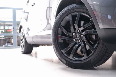 Land Rover Discovery 5 2.0 Td4 HSE Luxury 7p. | Dealer OH | Meridian | Trekhaak | DAB | Cold Climate pack | Nieuwe motor |
