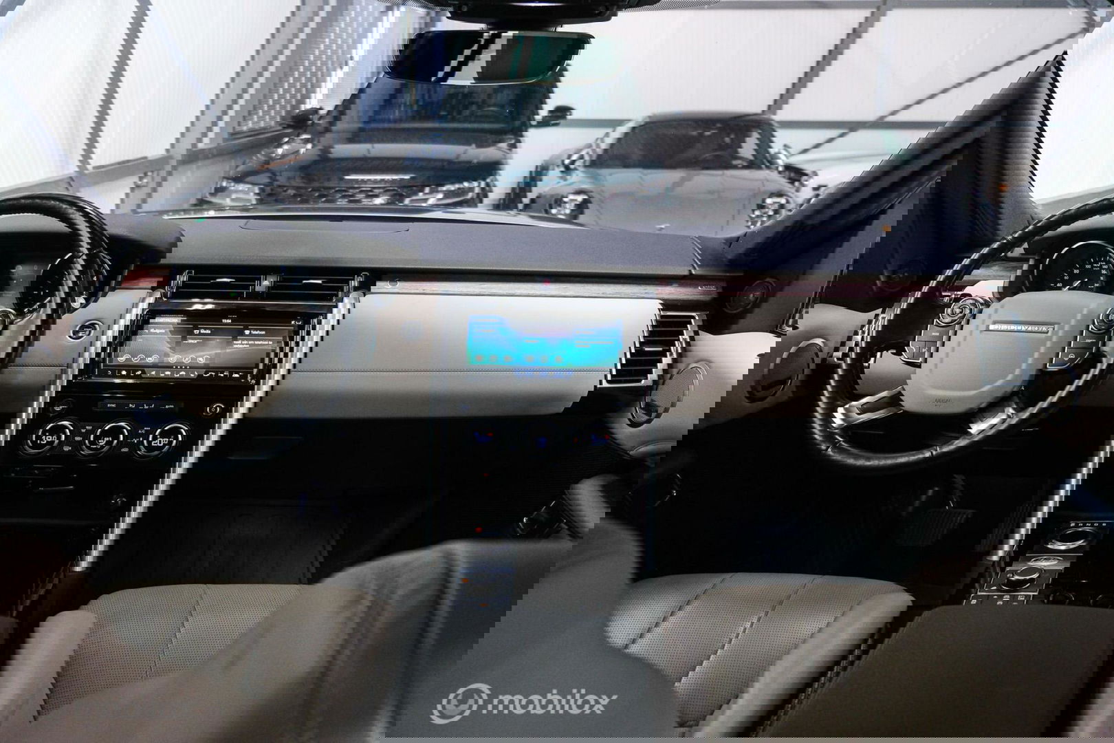 Land Rover Discovery 5 2.0 Td4 HSE Luxury 7p. | Dealer OH | Meridian | Trekhaak | DAB | Cold Climate pack | Nieuwe motor |