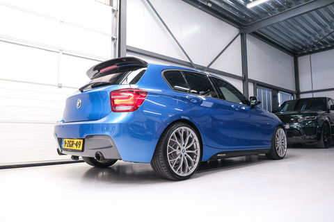 BMW 1-serie 116i M Sport | Estoril blue | Alcantara | LED | M performance | unieke auto | NAP orig NL | Trekhaak | 19 inch |