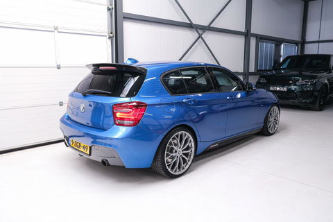 BMW 1-serie 116i M Sport | Estoril blue | Alcantara | LED | M performance | unieke auto | NAP orig NL | Trekhaak | 19 inch |