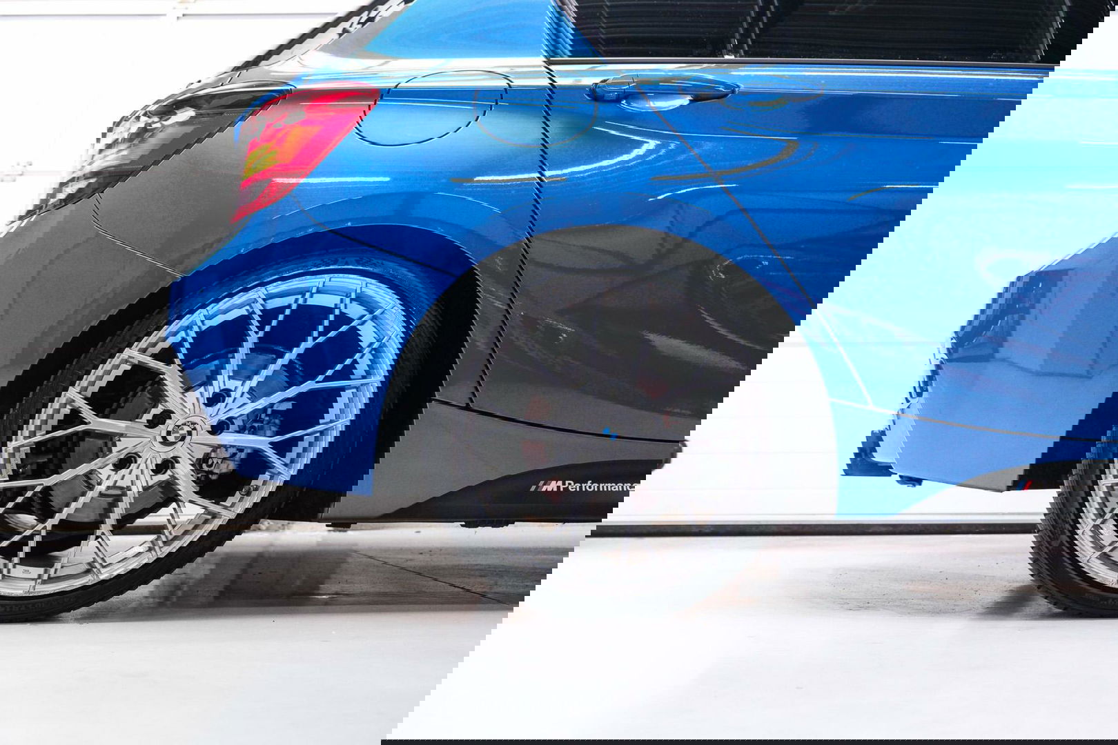 BMW 1-serie 116i M Sport | Estoril blue | Alcantara | LED | M performance | unieke auto | NAP orig NL | Trekhaak | 19 inch |