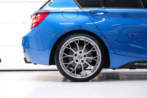 BMW 1-serie 116i M Sport | Estoril blue | Alcantara | LED | M performance | unieke auto | NAP orig NL | Trekhaak | 19 inch |