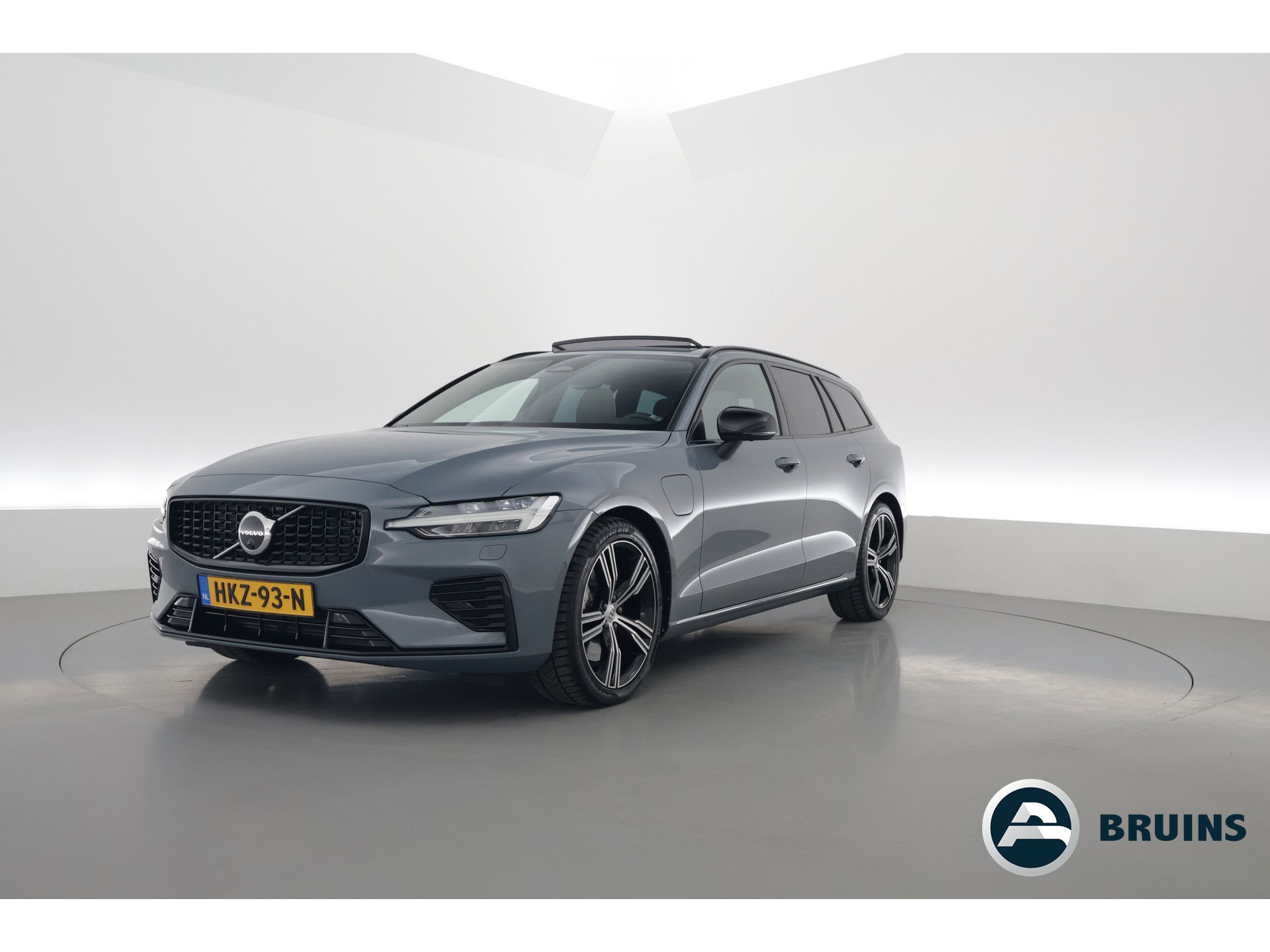 Volvo V60 2.0 T8 Plug-in hybrid AWD Ultimate Dark |Bowers & Wilkins | 360 camera | Head-up | Stoel + stuurver. | Gelaagd Glas |