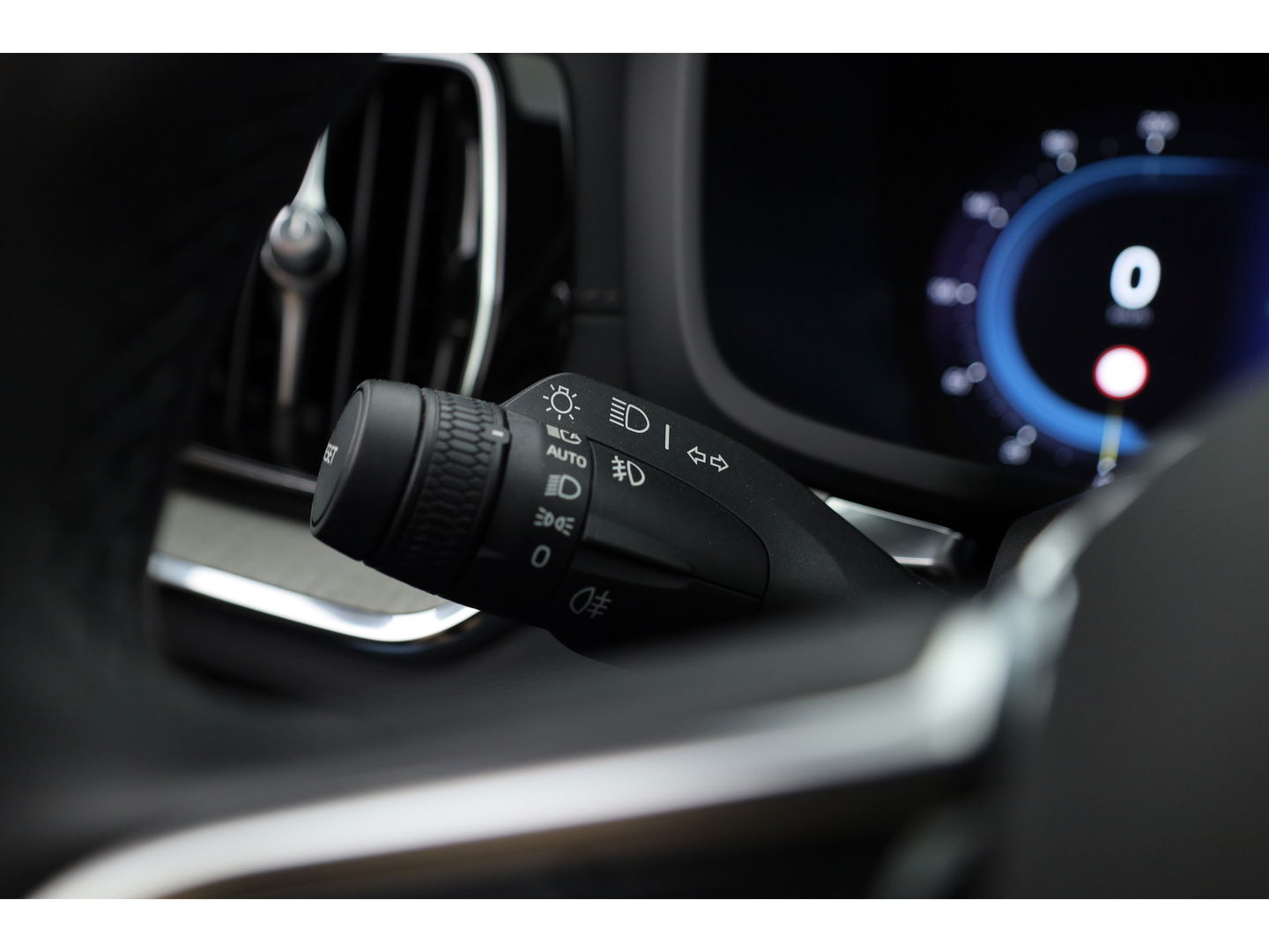 Volvo V60 2.0 T8 Plug-in hybrid AWD Ultimate Dark |Bowers & Wilkins | 360 camera | Head-up | Stoel + stuurver. | Gelaagd Glas |