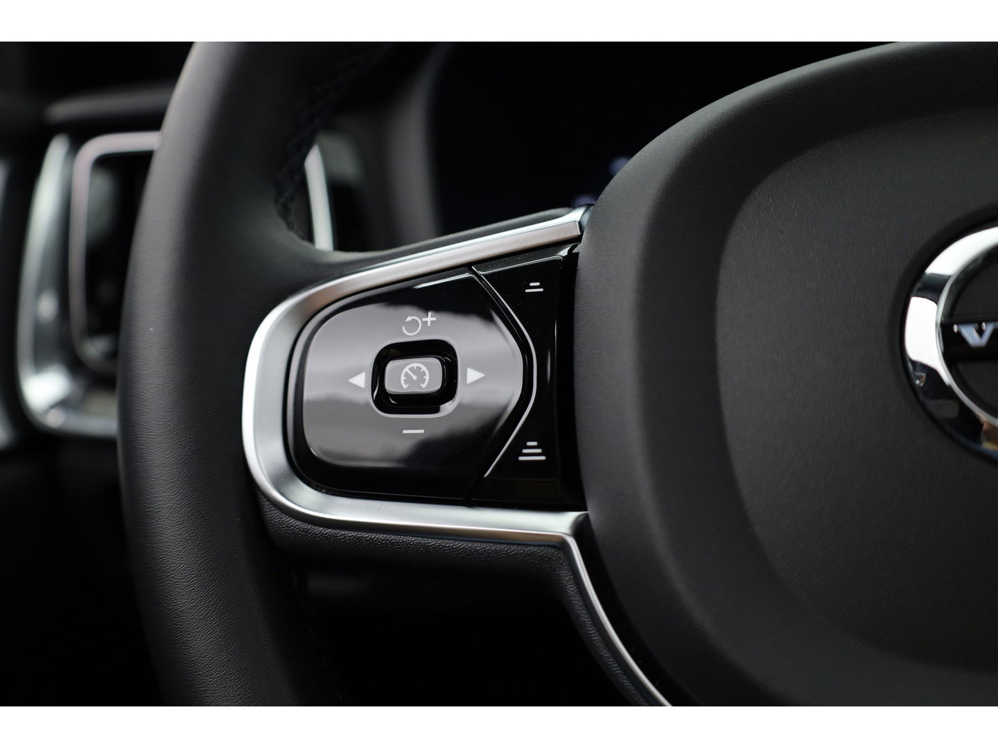 Volvo V60 2.0 T8 Plug-in hybrid AWD Ultimate Dark |Bowers & Wilkins | 360 camera | Head-up | Stoel + stuurver. | Gelaagd Glas |