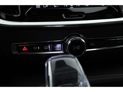 Volvo V60 2.0 T8 Plug-in hybrid AWD Ultimate Dark |Bowers & Wilkins | 360 camera | Head-up | Stoel + stuurver. | Gelaagd Glas |
