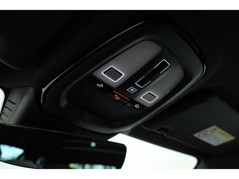 Volvo V60 2.0 T8 Plug-in hybrid AWD Ultimate Dark |Bowers & Wilkins | 360 camera | Head-up | Stoel + stuurver. | Gelaagd Glas |