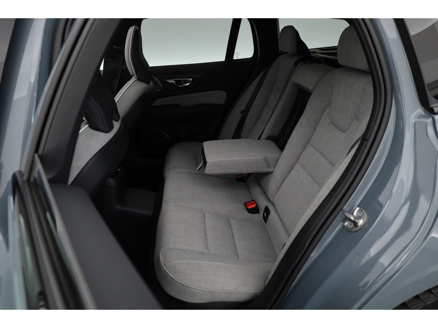 Volvo V60 2.0 T8 Plug-in hybrid AWD Ultimate Dark |Bowers & Wilkins | 360 camera | Head-up | Stoel + stuurver. | Gelaagd Glas |