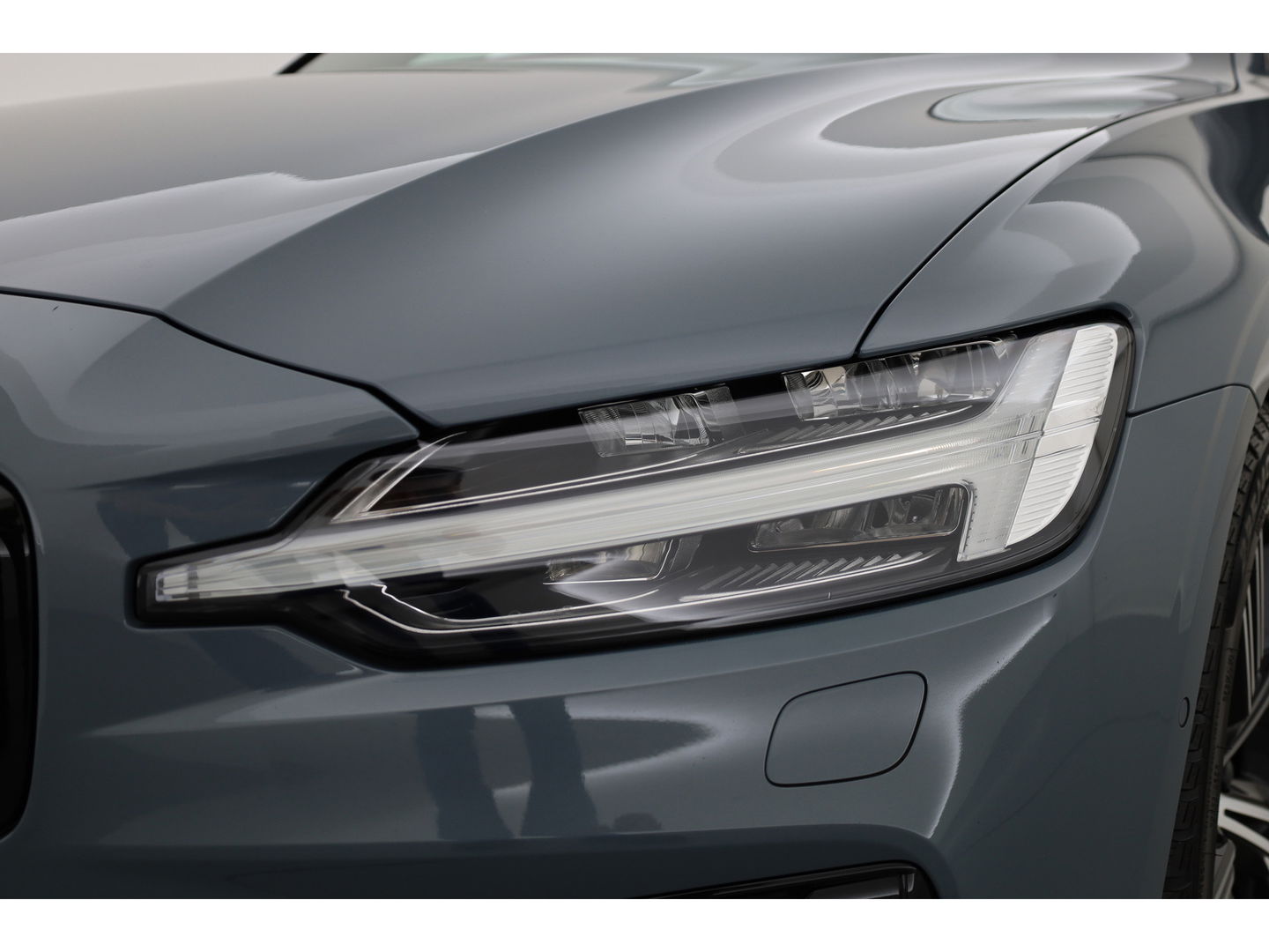 Volvo V60 2.0 T8 Plug-in hybrid AWD Ultimate Dark |Bowers & Wilkins | 360 camera | Head-up | Stoel + stuurver. | Gelaagd Glas |