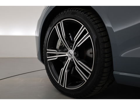 Volvo V60 2.0 T8 Plug-in hybrid AWD Ultimate Dark |Bowers & Wilkins | 360 camera | Head-up | Stoel + stuurver. | Gelaagd Glas |