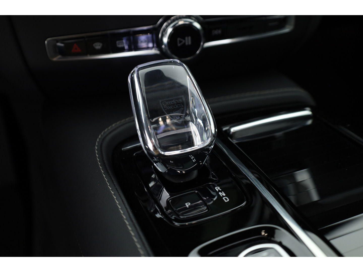 Volvo V60 2.0 T8 Plug-in hybrid AWD Ultimate Dark |Bowers & Wilkins | 360 camera | Head-up | Stoel + stuurver. | Gelaagd Glas |