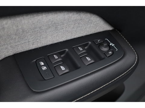 Volvo V60 2.0 T8 Plug-in hybrid AWD Ultimate Dark |Bowers & Wilkins | 360 camera | Head-up | Stoel + stuurver. | Gelaagd Glas |