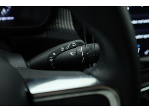 Volvo XC40 1.5 T5 Recharge R-Design | Elek. Trekhaak | Camera | Stoel + stuurvew. |