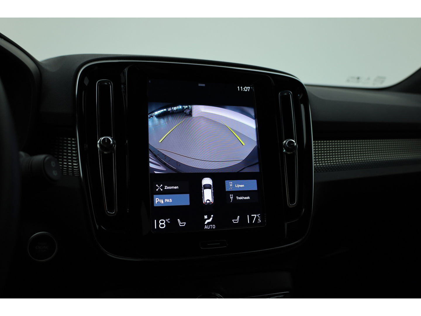 Volvo XC40 1.5 T5 Recharge R-Design | Elek. Trekhaak | Camera | Stoel + stuurvew. |