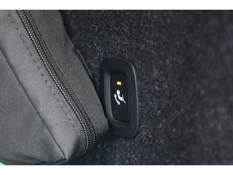 Volvo XC40 1.5 T5 Recharge R-Design | Elek. Trekhaak | Camera | Stoel + stuurvew. |