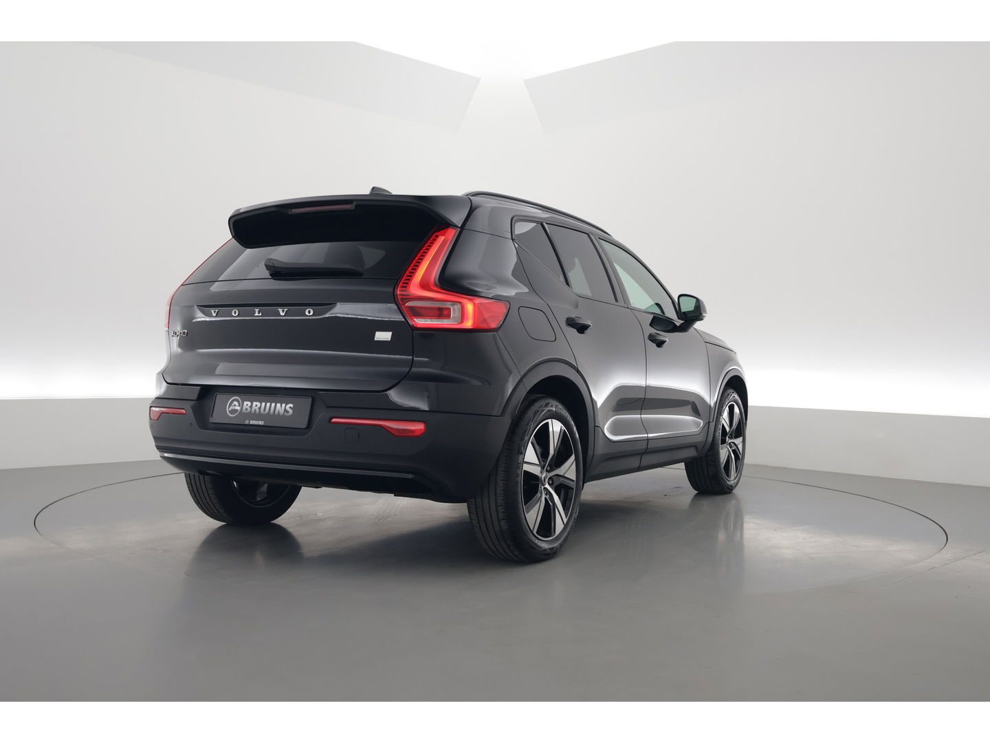 Volvo XC40 1.5 T5 Recharge R-Design | Elek. Trekhaak | Camera | Stoel + stuurvew. |