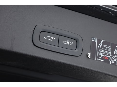 Volvo XC40 1.5 T5 Recharge R-Design | Elek. Trekhaak | Camera | Stoel + stuurvew. |