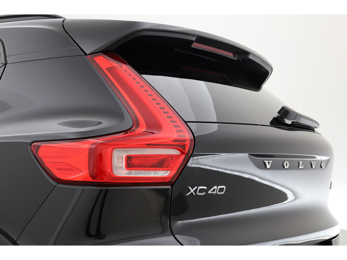 Volvo XC40 1.5 T5 Recharge R-Design | Elek. Trekhaak | Camera | Stoel + stuurvew. |
