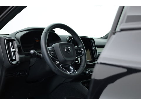 Volvo XC40 1.5 T5 Recharge R-Design | Elek. Trekhaak | Camera | Stoel + stuurvew. |