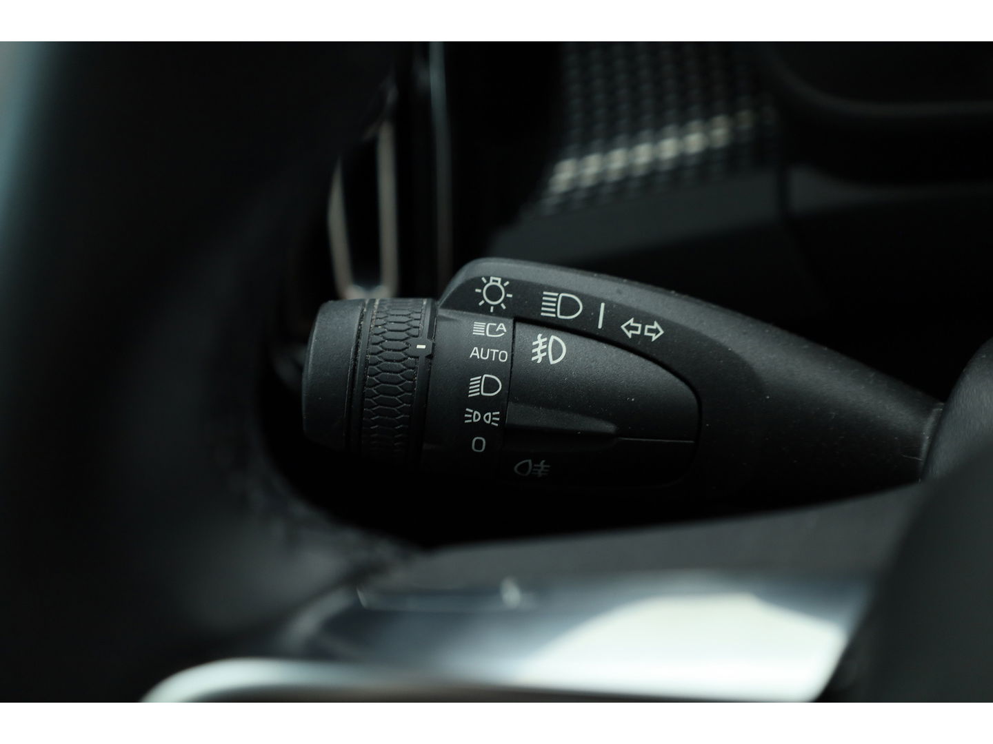 Volvo XC40 1.5 T5 Recharge R-Design | Elek. Trekhaak | Camera | Stoel + stuurvew. |