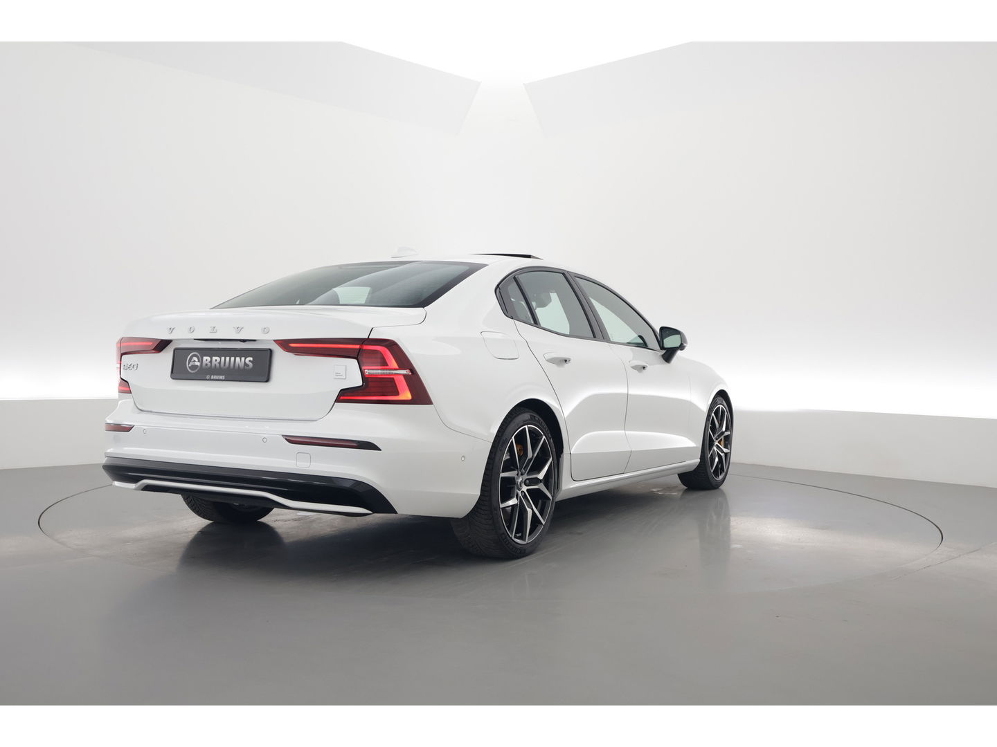 Volvo S60 2.0 T8 AWD Polestar Engineered | Öhlins | Pano-dak | Bowers & Wilkins Audio | 360 camera |