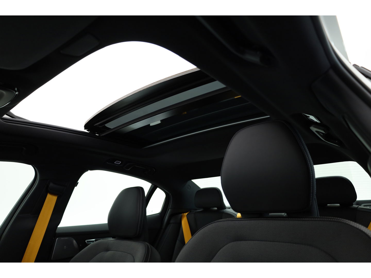 Volvo S60 2.0 T8 AWD Polestar Engineered | Öhlins | Pano-dak | Bowers & Wilkins Audio | 360 camera |