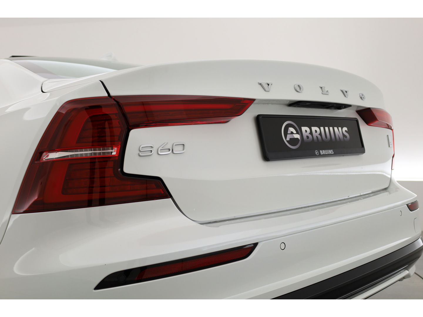 Volvo S60 2.0 T8 AWD Polestar Engineered | Öhlins | Pano-dak | Bowers & Wilkins Audio | 360 camera |