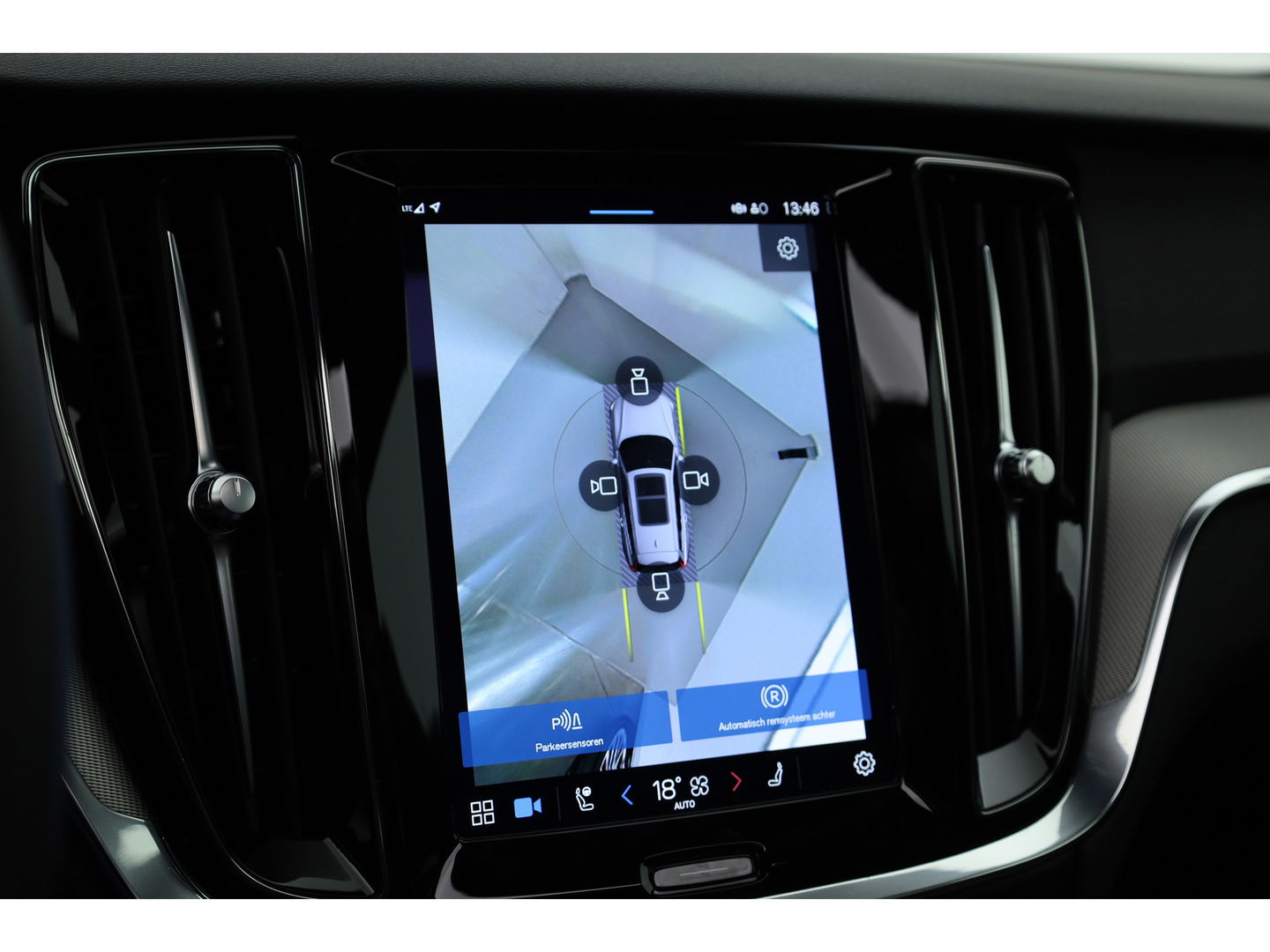 Volvo V60 2.0 B4 Plus Bright | Pano-dak | H&K audio | Trekhaak | Pilot Assist |