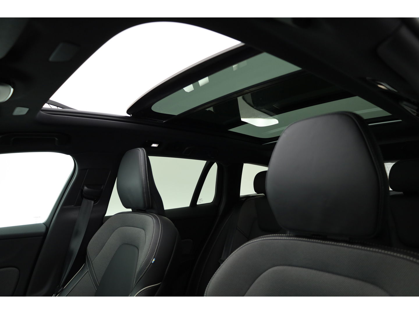 Volvo V60 2.0 B4 Plus Bright | Pano-dak | H&K audio | Trekhaak | Pilot Assist |
