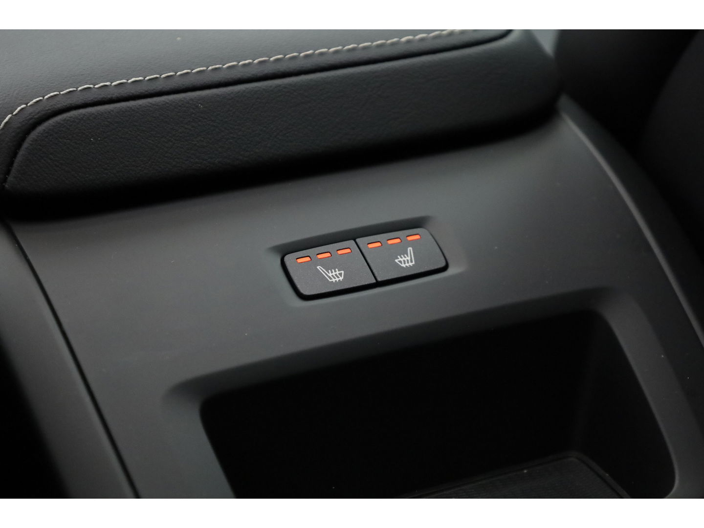 Volvo V60 2.0 B4 Plus Bright | Pano-dak | H&K audio | Trekhaak | Pilot Assist |