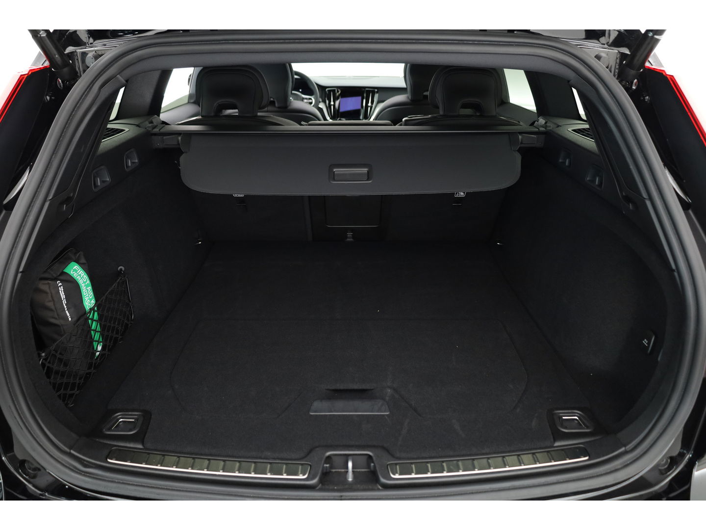 Volvo V60 2.0 B4 Plus Bright | Pano-dak | H&K audio | Trekhaak | Pilot Assist |