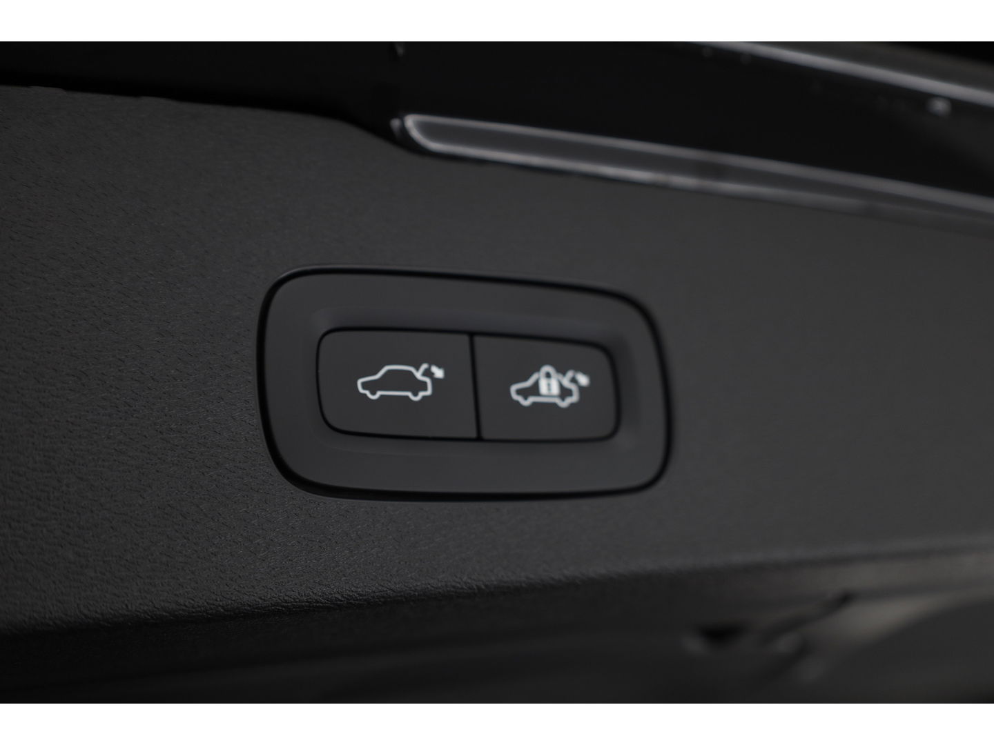 Volvo V60 2.0 B4 Plus Bright | Pano-dak | H&K audio | Trekhaak | Pilot Assist |
