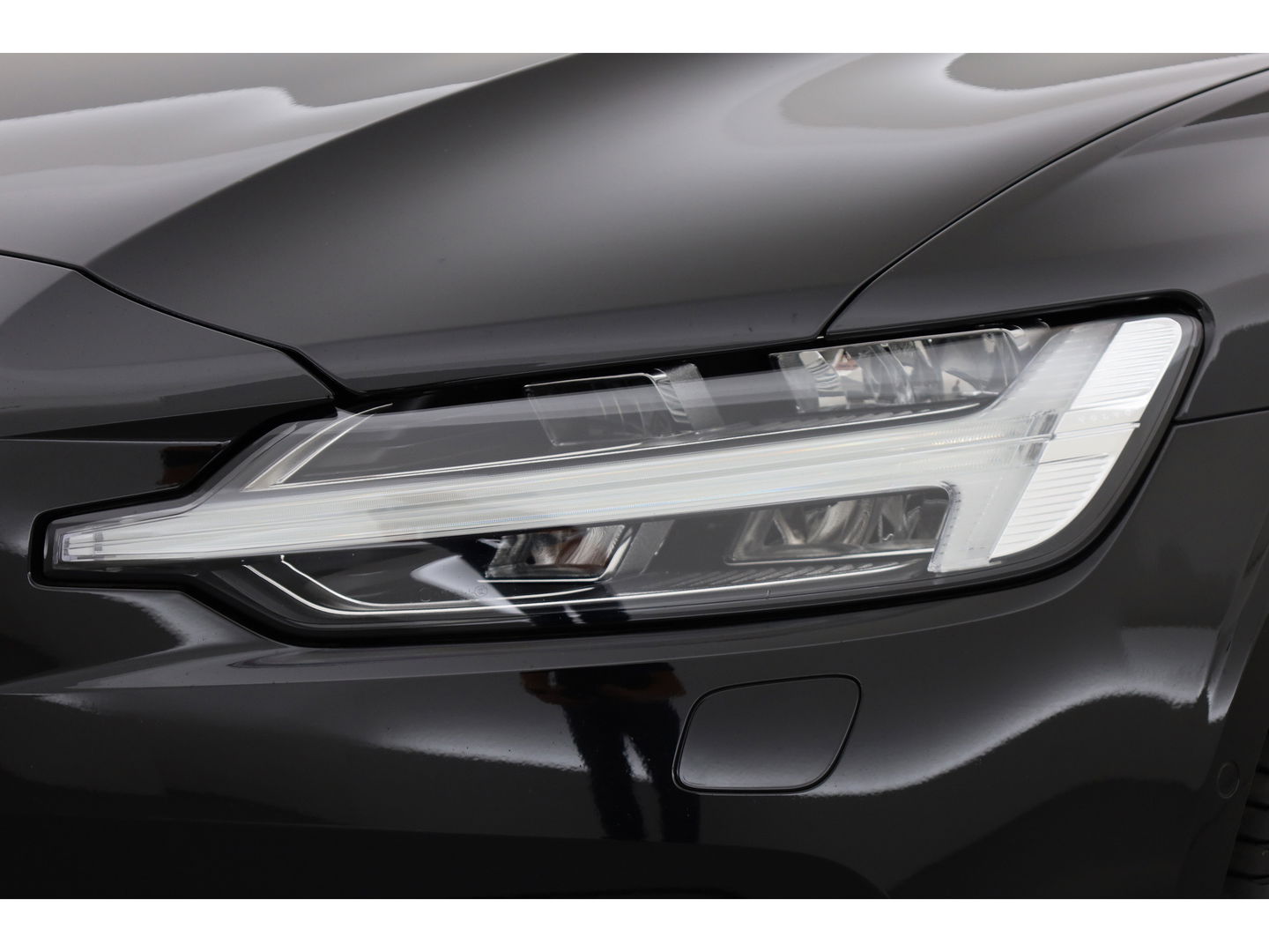 Volvo V60 2.0 B4 Plus Bright | Pano-dak | H&K audio | Trekhaak | Pilot Assist |