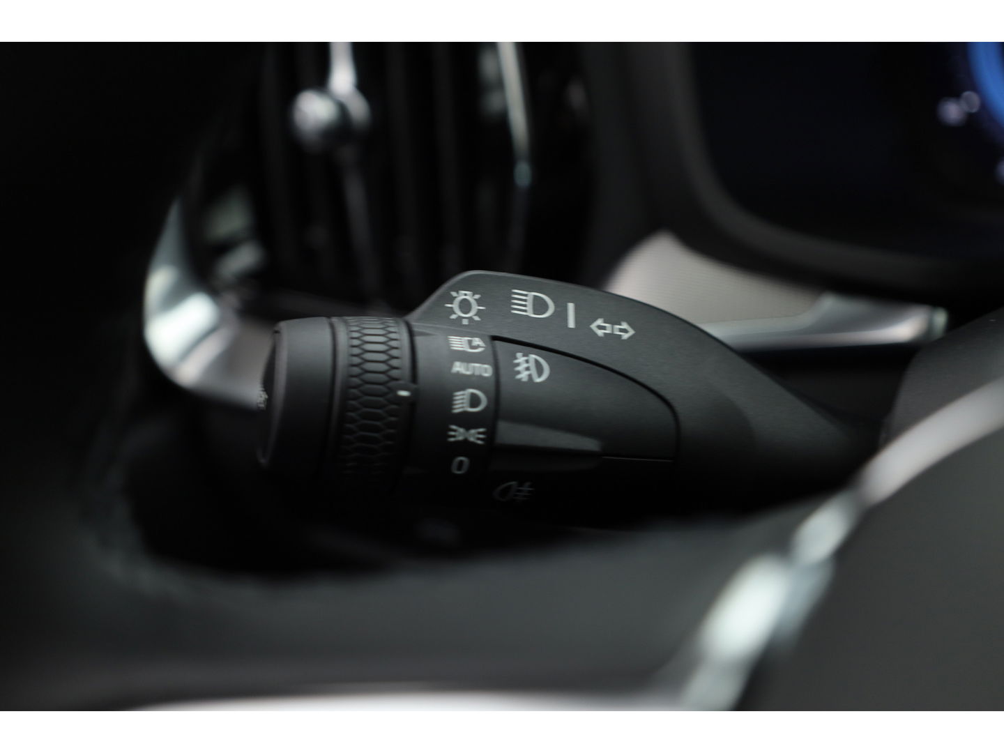 Volvo V60 2.0 B4 Plus Bright | Pano-dak | H&K audio | Trekhaak | Pilot Assist |