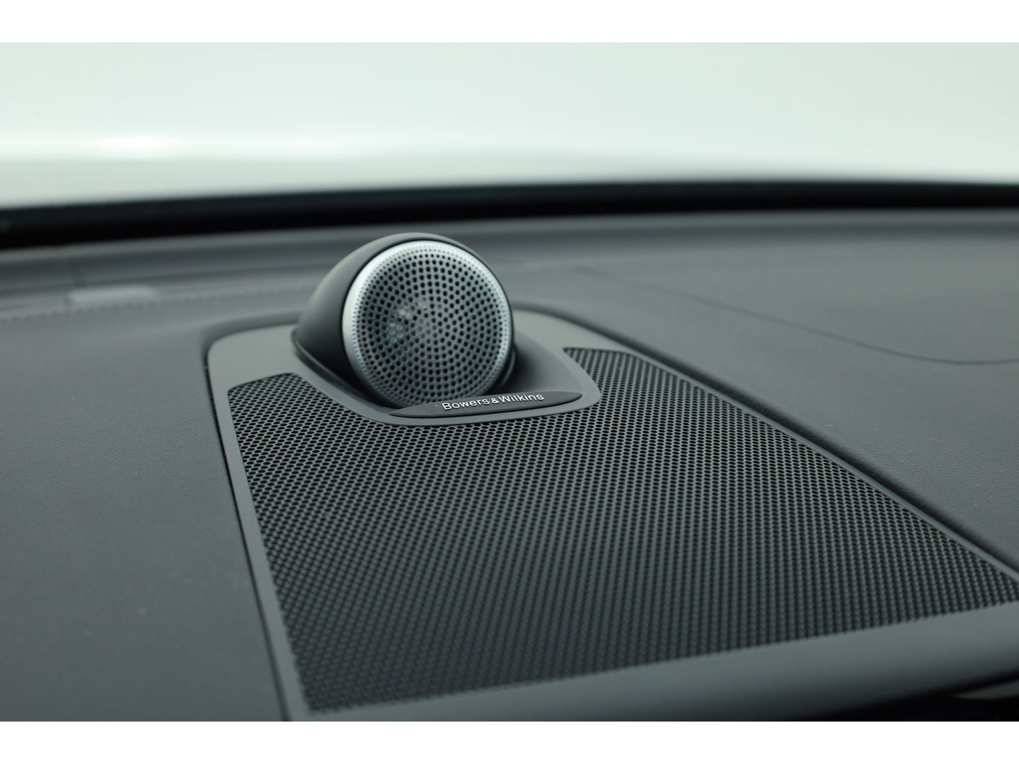 Volvo XC60 2.0 T6 Plug-in hybrid AWD R-Design | Long Range | Bowers & Wilkins | Trekhaak | 360 camera | Head-up |