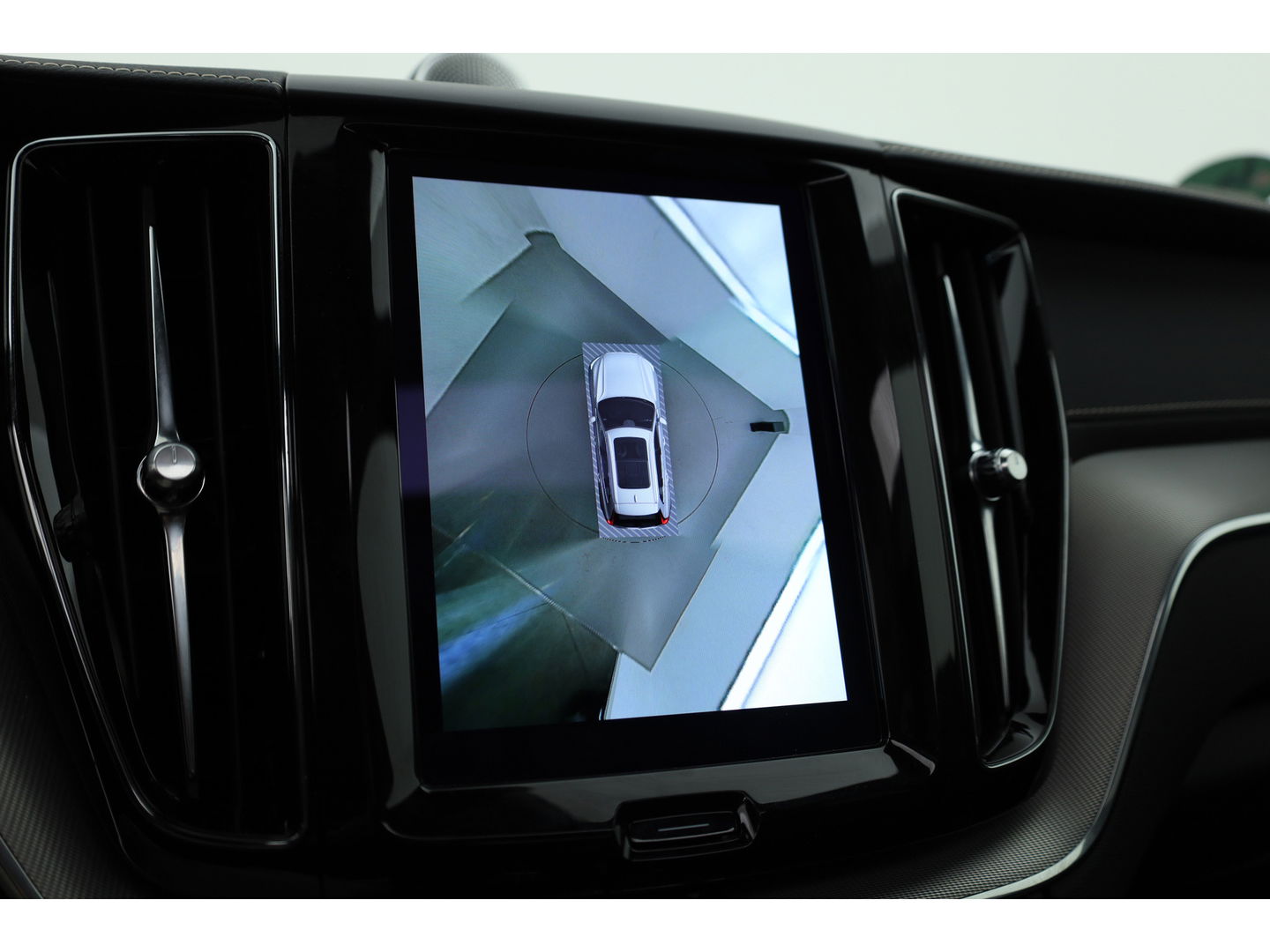 Volvo XC60 2.0 T6 Plug-in hybrid AWD R-Design | Long Range | Bowers & Wilkins | Trekhaak | 360 camera | Head-up |