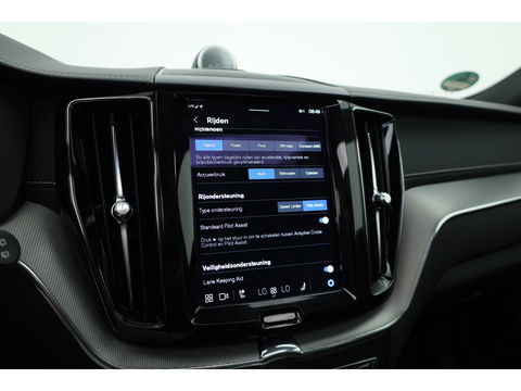 Volvo XC60 2.0 T6 Plug-in hybrid AWD R-Design | Long Range | Bowers & Wilkins | Trekhaak | 360 camera | Head-up |