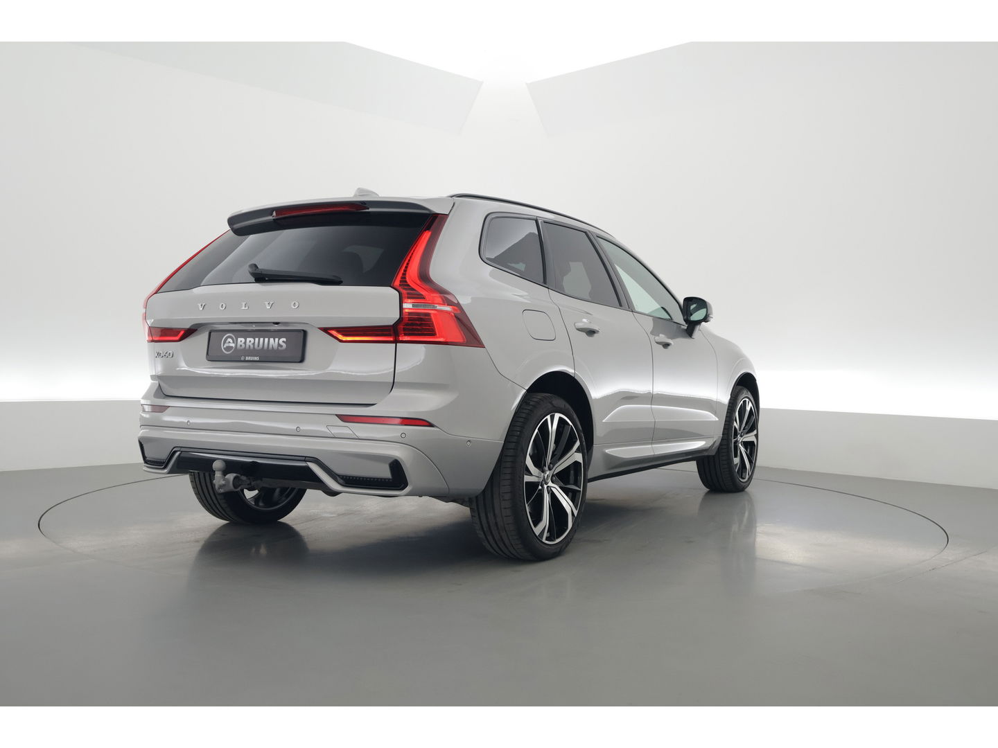 Volvo XC60 2.0 T6 Plug-in hybrid AWD R-Design | Long Range | Bowers & Wilkins | Trekhaak | 360 camera | Head-up |