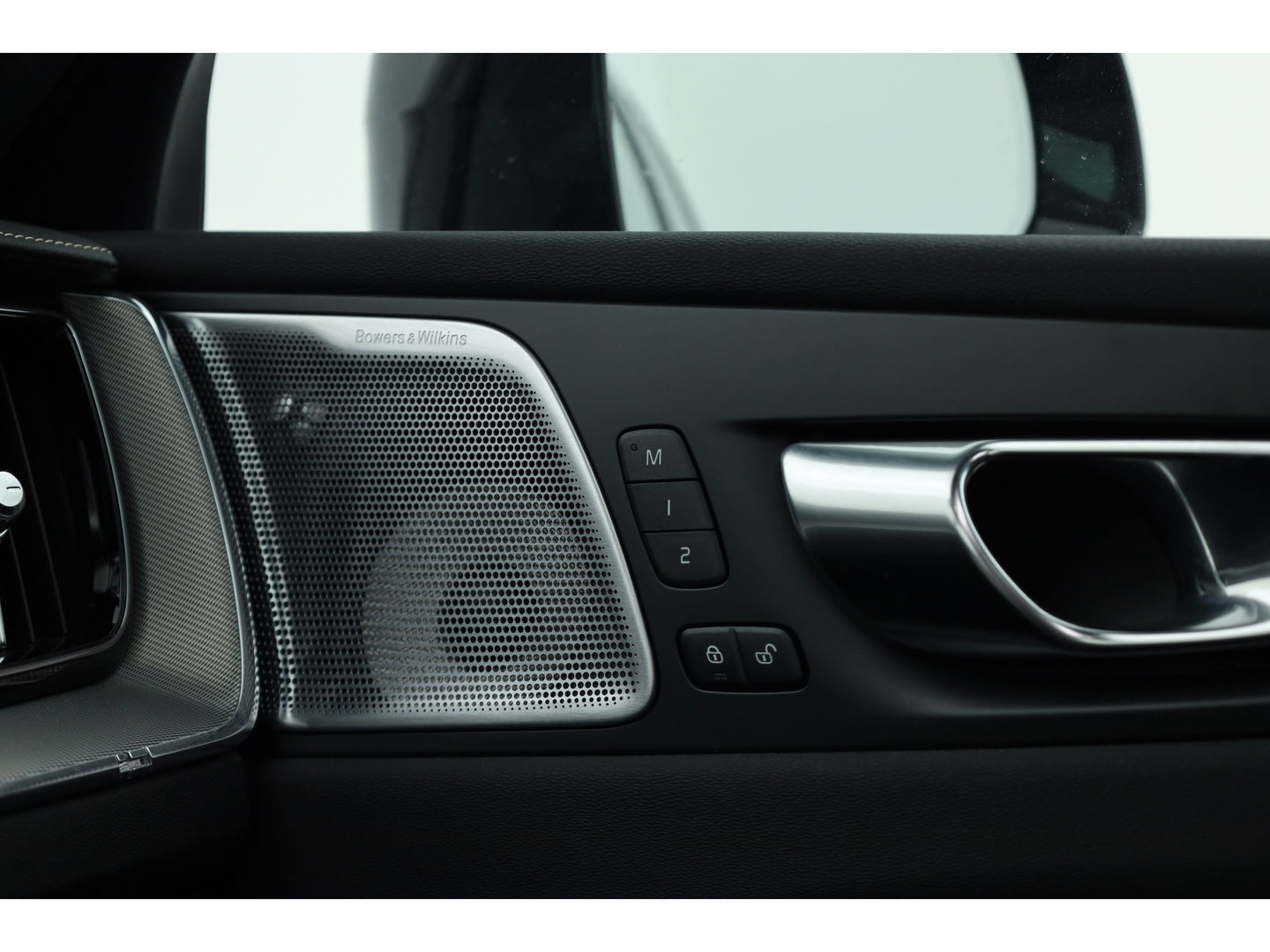 Volvo XC60 2.0 T6 Plug-in hybrid AWD R-Design | Long Range | Bowers & Wilkins | Trekhaak | 360 camera | Head-up |