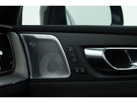 Volvo XC60 2.0 T6 Plug-in hybrid AWD R-Design | Long Range | Bowers & Wilkins | Trekhaak | 360 camera | Head-up |