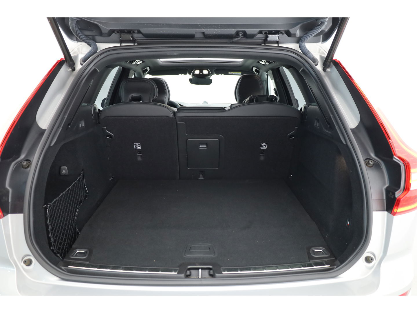 Volvo XC60 2.0 T6 Plug-in hybrid AWD R-Design | Long Range | Bowers & Wilkins | Trekhaak | 360 camera | Head-up |