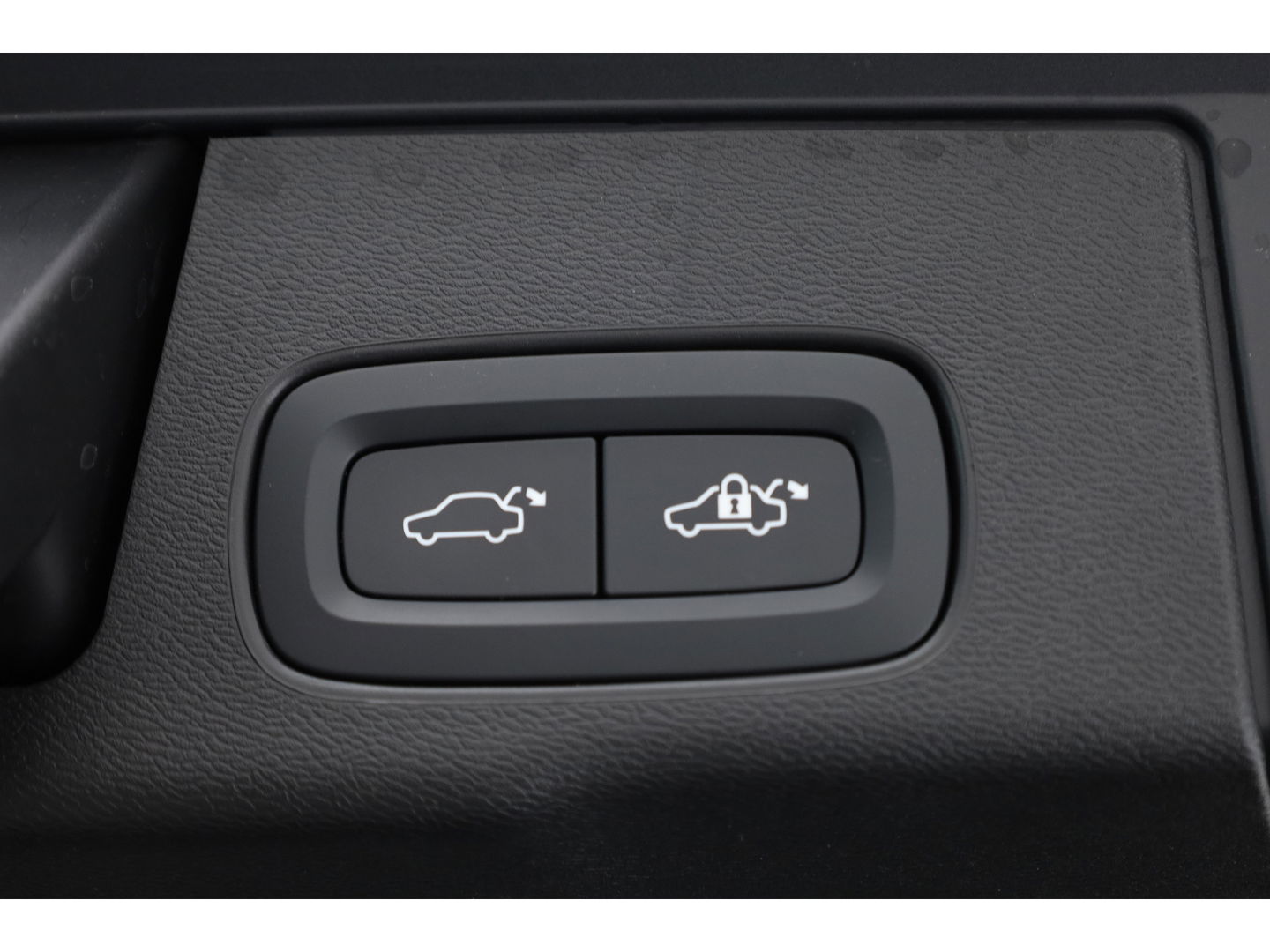 Volvo XC60 2.0 T6 Plug-in hybrid AWD R-Design | Long Range | Bowers & Wilkins | Trekhaak | 360 camera | Head-up |
