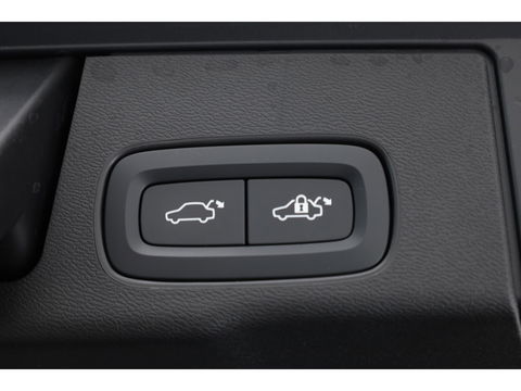 Volvo XC60 2.0 T6 Plug-in hybrid AWD R-Design | Long Range | Bowers & Wilkins | Trekhaak | 360 camera | Head-up |