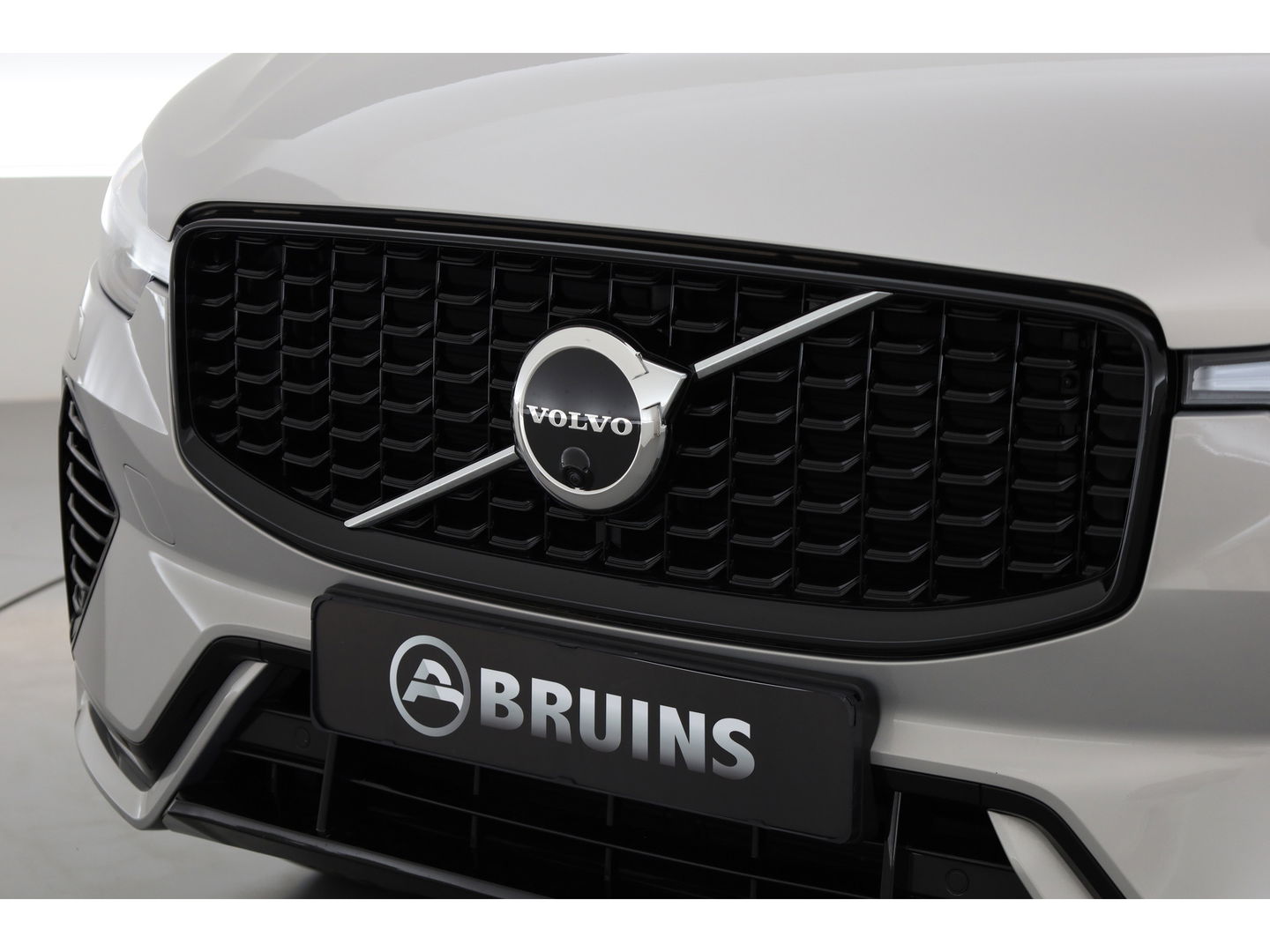 Volvo XC60 2.0 T6 Plug-in hybrid AWD R-Design | Long Range | Bowers & Wilkins | Trekhaak | 360 camera | Head-up |