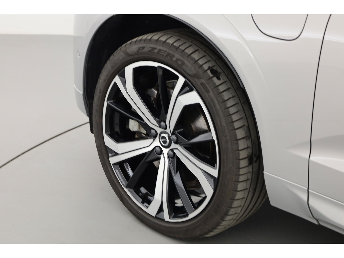 Volvo XC60 2.0 T6 Plug-in hybrid AWD R-Design | Long Range | Bowers & Wilkins | Trekhaak | 360 camera | Head-up |