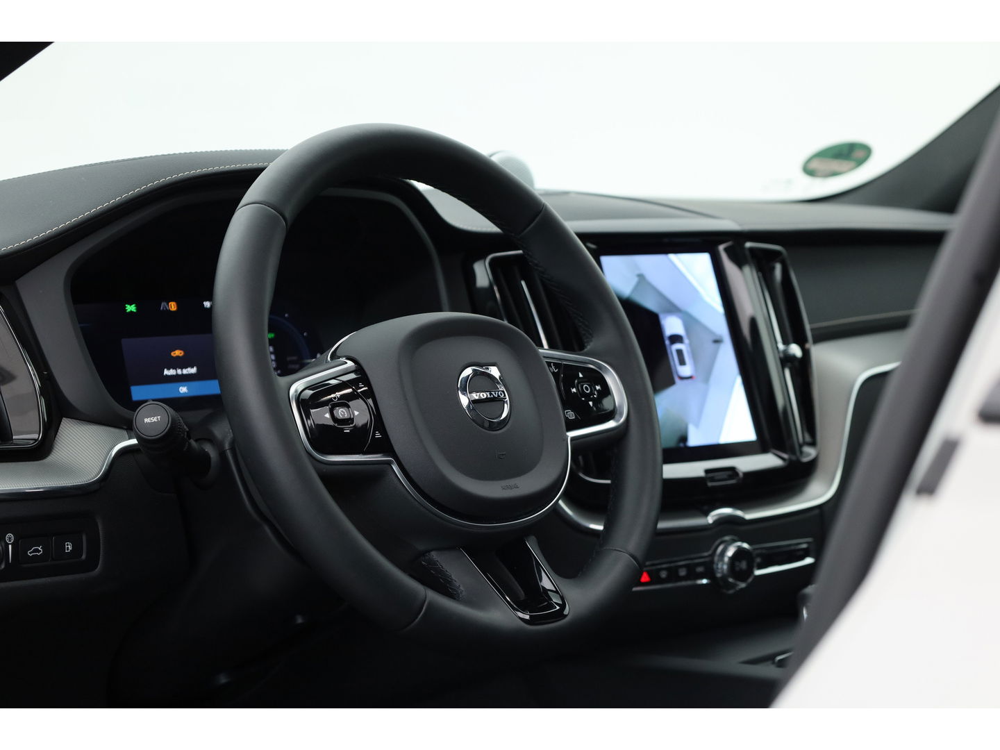 Volvo XC60 2.0 T6 Plug-in hybrid AWD R-Design | Long Range | Bowers & Wilkins | Trekhaak | 360 camera | Head-up |