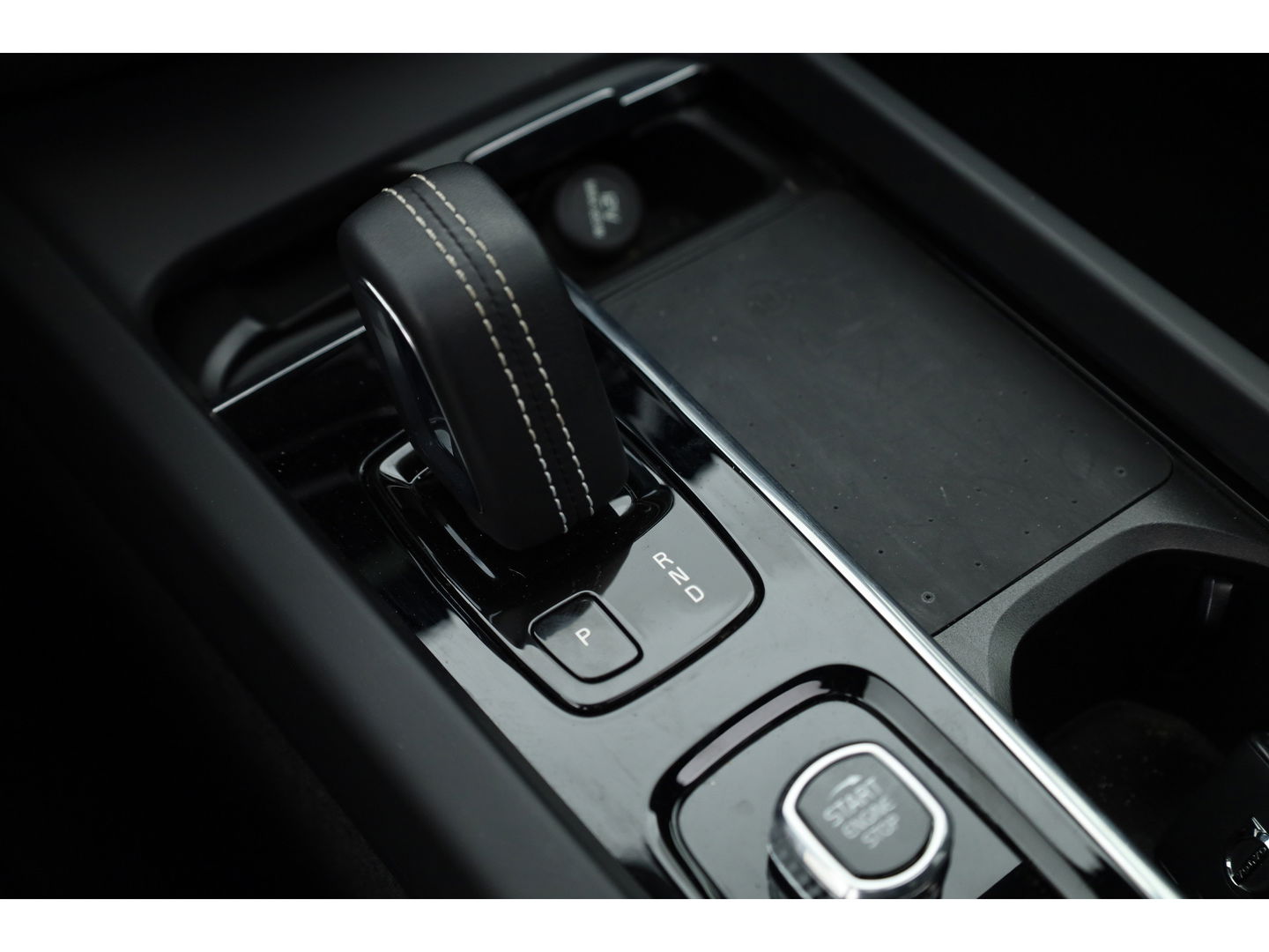 Volvo XC60 2.0 T6 Plug-in hybrid AWD R-Design | Long Range | Bowers & Wilkins | Trekhaak | 360 camera | Head-up |