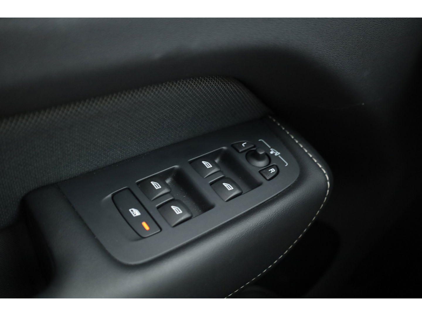 Volvo XC60 2.0 T6 Plug-in hybrid AWD R-Design | Long Range | Bowers & Wilkins | Trekhaak | 360 camera | Head-up |