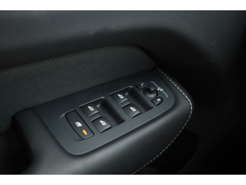 Volvo XC60 2.0 T6 Plug-in hybrid AWD R-Design | Long Range | Bowers & Wilkins | Trekhaak | 360 camera | Head-up |