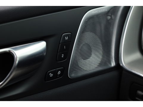 Volvo XC60 2.0 T6 Plug-in hybrid AWD R-Design | Long Range | Bowers & Wilkins | Trekhaak | 360 camera | Head-up |